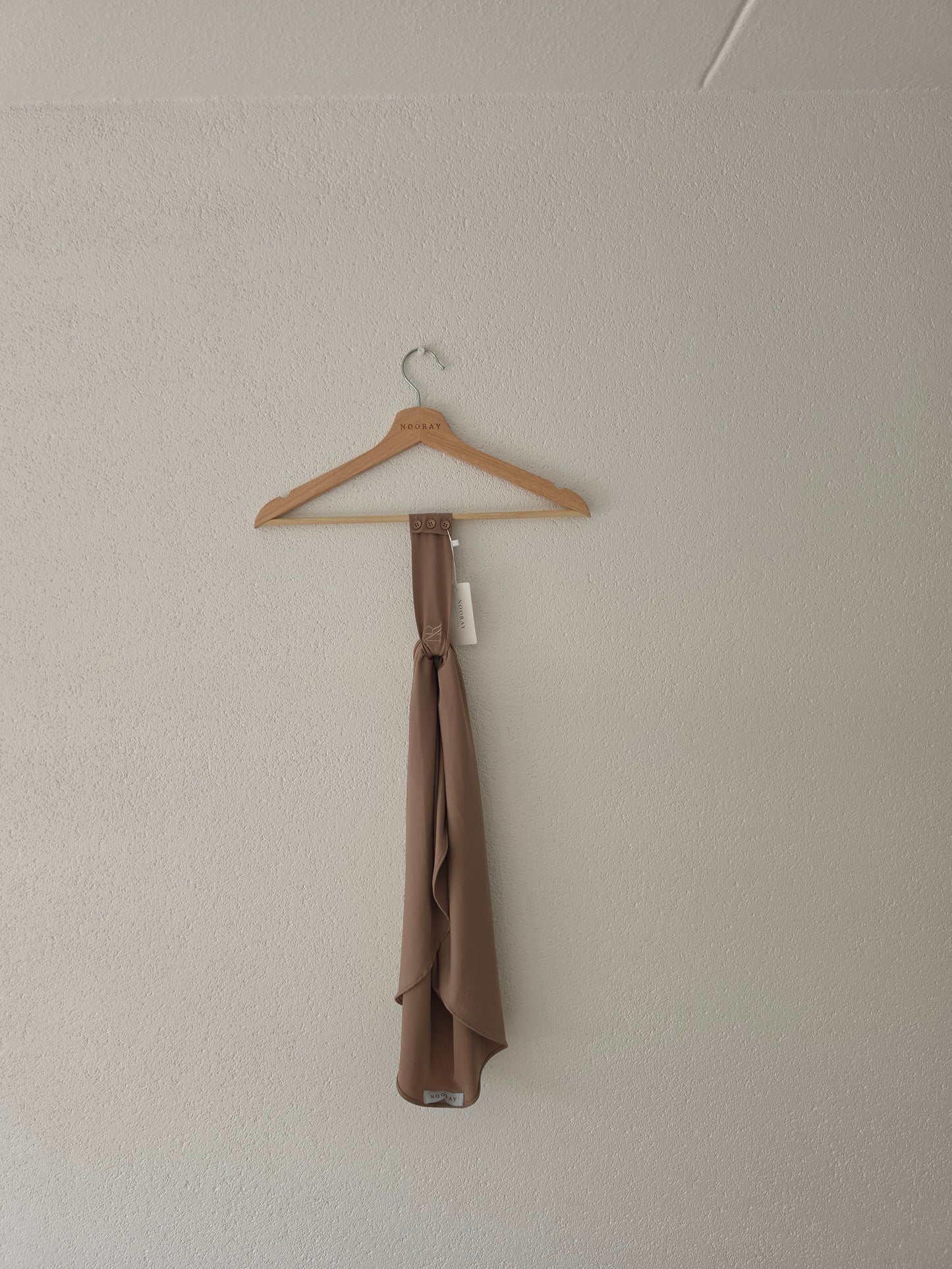 Soft Taupe X Essential Instant